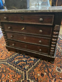 Commode miniature