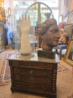 Commode miniature