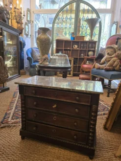 Commode miniature