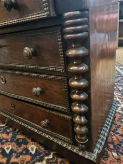 Commode miniature