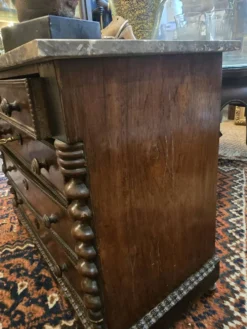 Commode miniature