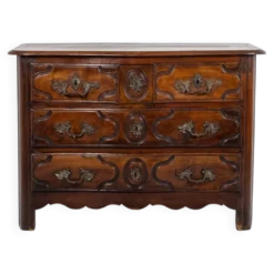 Commode parisienne à 5 tiroirs, en noyer massif, d’époque Louis XIV.