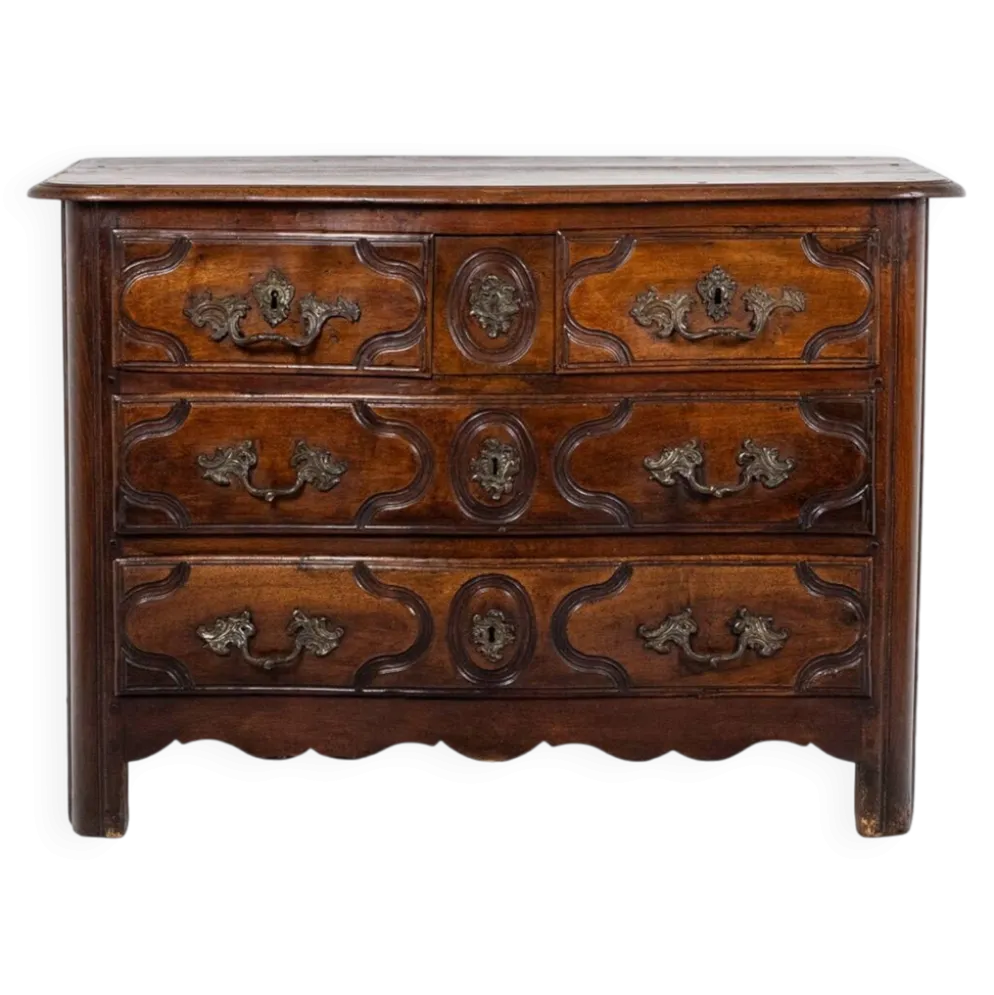 Commode parisienne à 5 tiroirs, en noyer massif, d’époque Louis XIV.