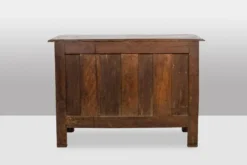 Commode parisienne à 5 tiroirs, en noyer massif, d’époque Louis XIV.