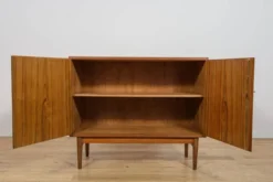 Commode petite de style mid-century par Børge Mogensen pour Søborg Møbelfabrik, Danemark, années 1960.