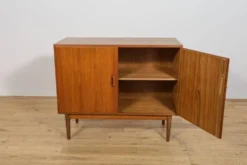 Commode petite de style mid-century par Børge Mogensen pour Søborg Møbelfabrik, Danemark, années 1960.