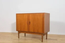 Commode petite de style mid-century par Børge Mogensen pour Søborg Møbelfabrik, Danemark, années 1960.