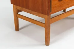 Commode Poul M. Volther modèle F17 en teck et chêne FDB Møbler Danemark 1960