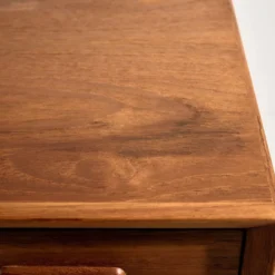 Commode restaurée en teck avec sept tiroirs