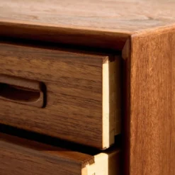 Commode restaurée en teck avec sept tiroirs