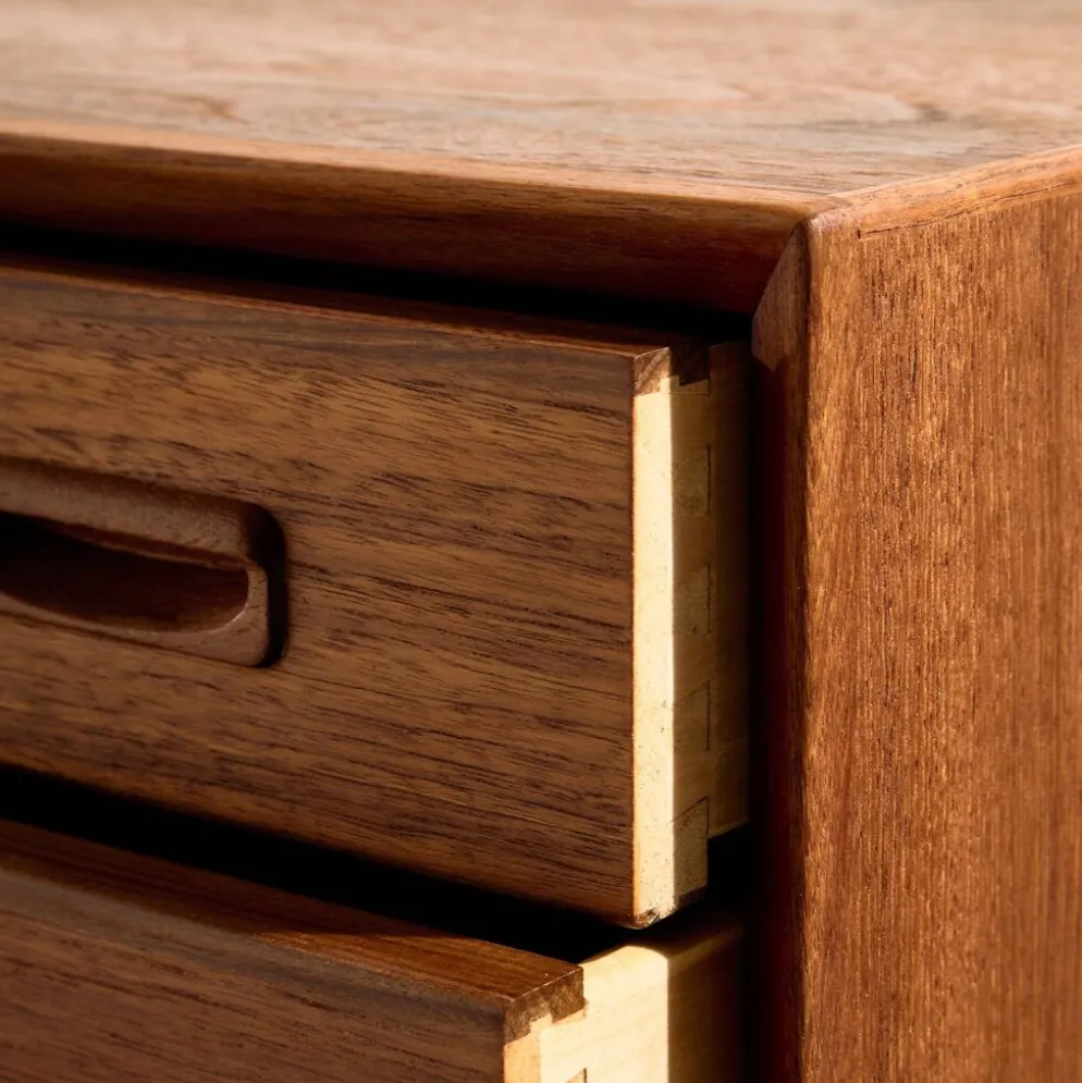 Commode restaurée en teck avec sept tiroirs