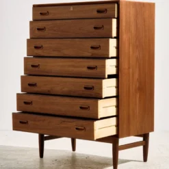 Commode restaurée en teck avec sept tiroirs