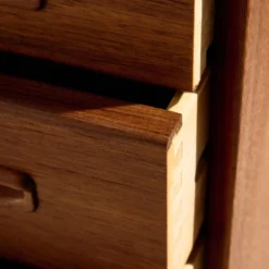 Commode restaurée en teck avec sept tiroirs