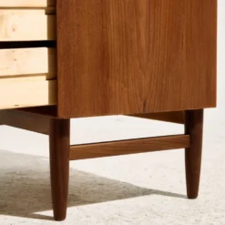 Commode restaurée en teck avec sept tiroirs