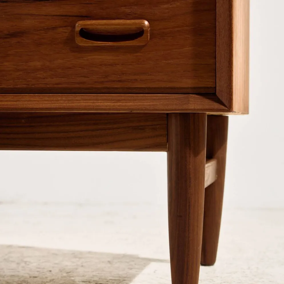 Commode restaurée en teck avec sept tiroirs