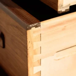 Commode restaurée en teck avec sept tiroirs