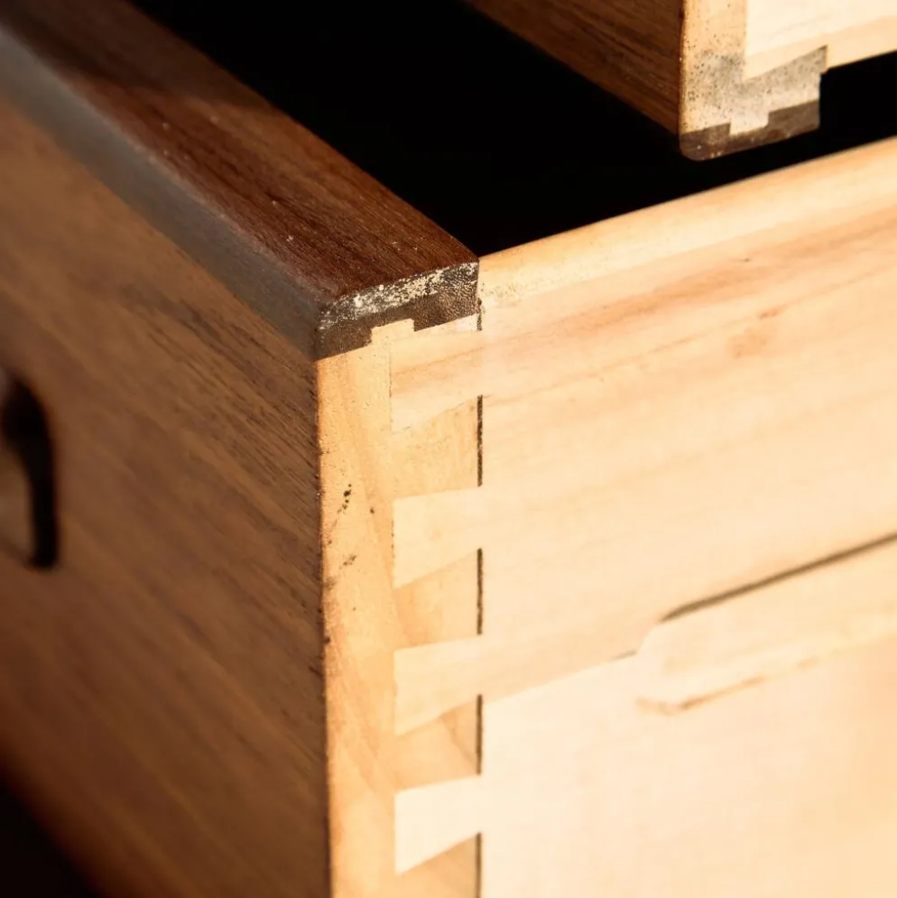 Commode restaurée en teck avec sept tiroirs