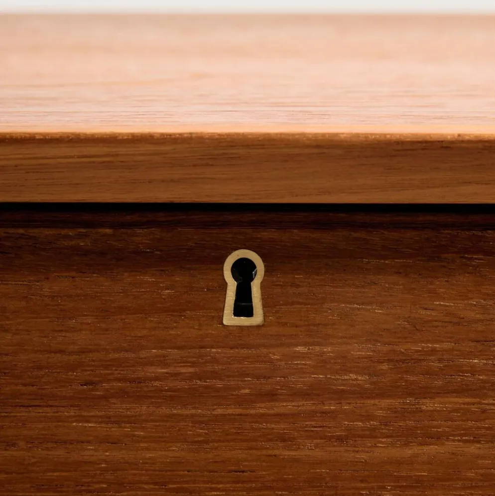 Commode restaurée en teck avec sept tiroirs
