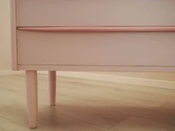 Commode rose danoise des années 1970, quatre tiroirs, placage de teck.