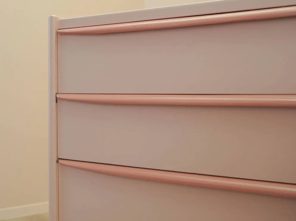 Commode rose danoise des années 1970, quatre tiroirs, placage de teck.