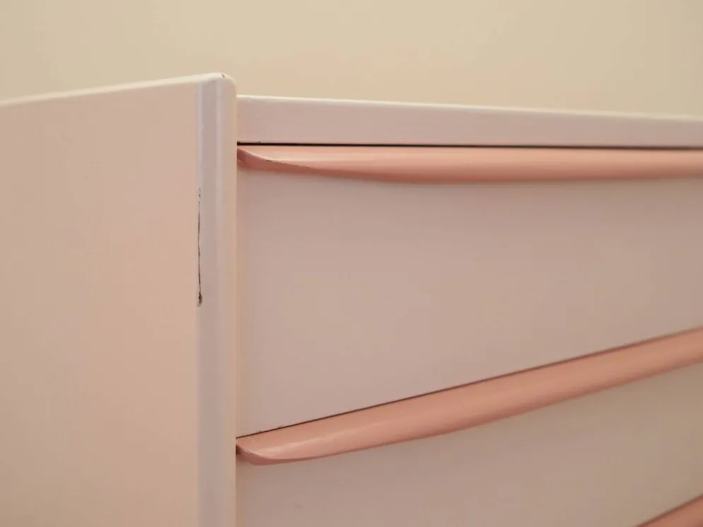 Commode rose danoise des années 1970, quatre tiroirs, placage de teck.