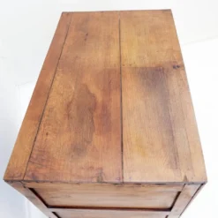 Commode rustique avec deux tiroirs et pieds sculptés - 1930