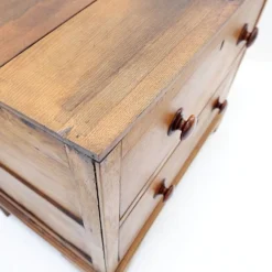 Commode rustique avec deux tiroirs et pieds sculptés - 1930