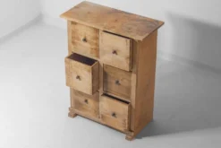 Commode rustique d'art populaire, France années 1900