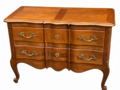 Commode sauteuse Arbalète époque Louis XV