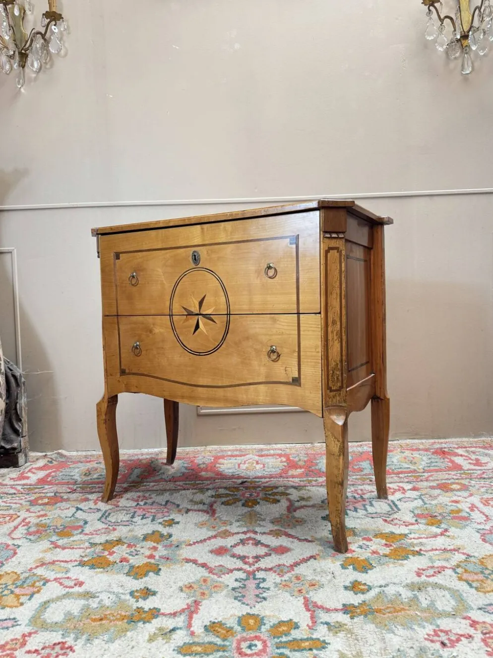 Commode sauteuse en merisier d’époque transition xviii eme siècle