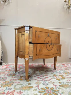 Commode sauteuse en merisier d’époque transition xviii eme siècle