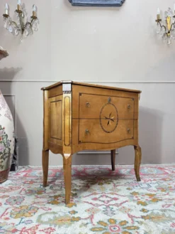 Commode sauteuse en merisier d’époque transition xviii eme siècle