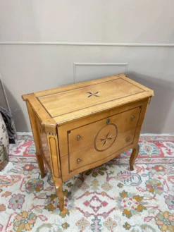 Commode sauteuse en merisier d’époque transition xviii eme siècle