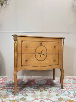 Commode sauteuse en merisier d’époque transition xviii eme siècle