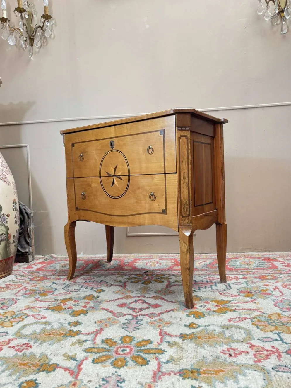 Commode sauteuse en merisier d’époque transition xviii eme siècle