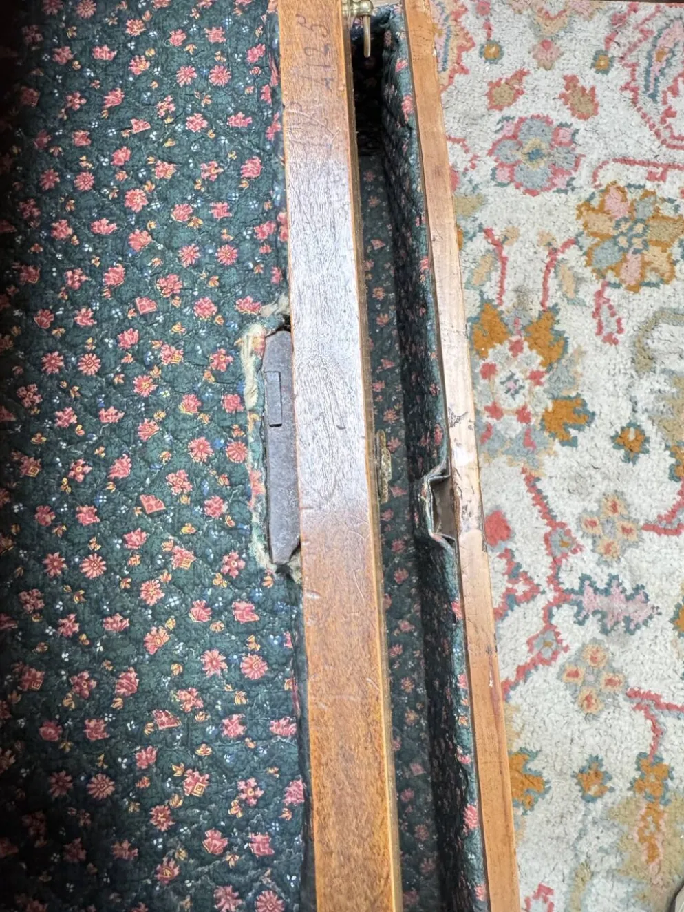 Commode sauteuse en merisier d’époque transition xviii eme siècle