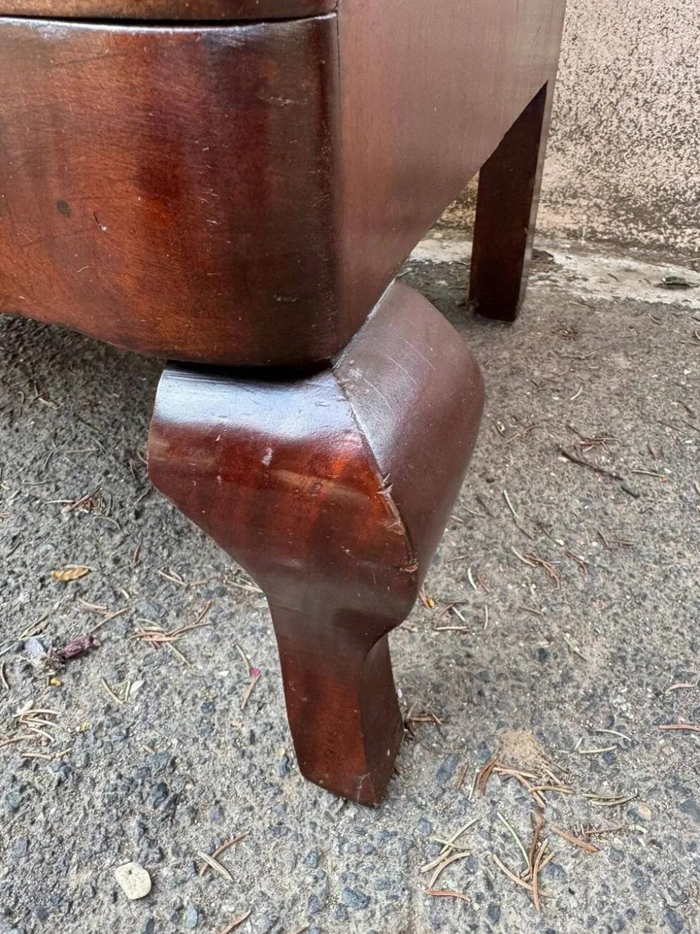 Commode sauteuse galbée style Louis XV