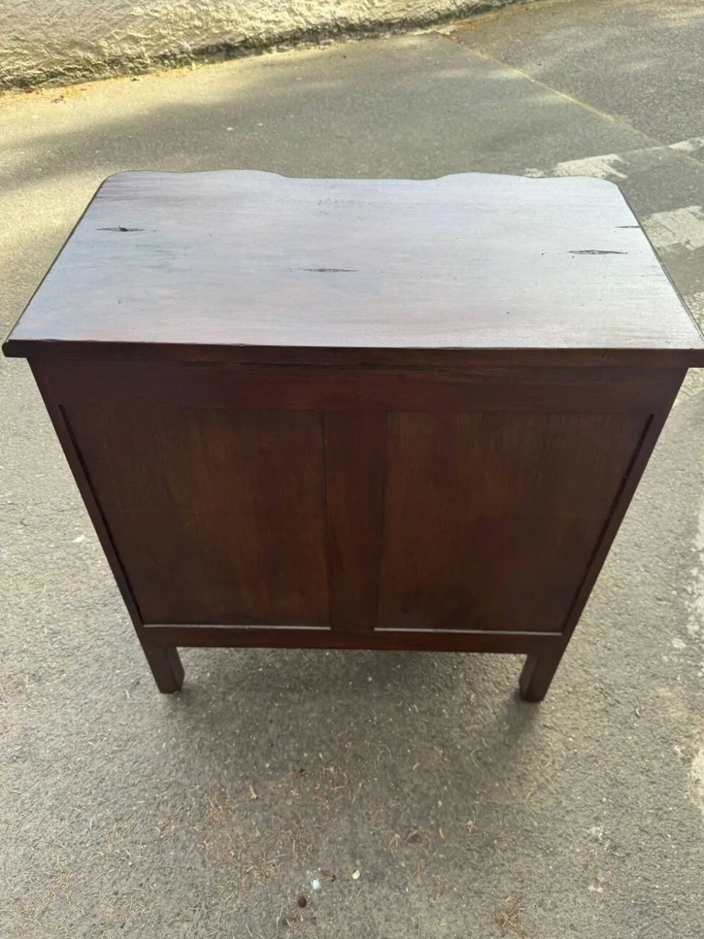 Commode sauteuse galbée style Louis XV