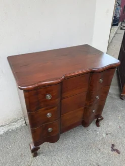 Commode sauteuse galbée style Louis XV