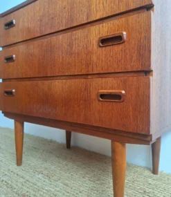 Commode scandinave vintage en teck