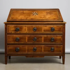 Commode scribanne époque louis XVI en ronce de noyer à décor marqueté