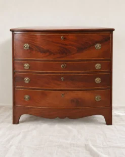 Commode-secrétaire à abattant en acajou flammé, style anglais