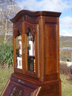 Commode, secrétaire, bibliothèque: meuble 3 en 1