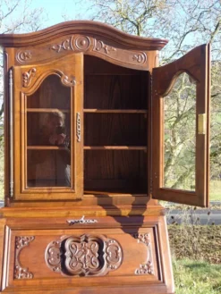 Commode, secrétaire, bibliothèque: meuble 3 en 1