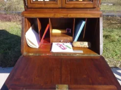 Commode, secrétaire, bibliothèque: meuble 3 en 1