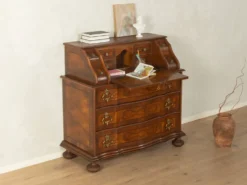 Commode secrétaire italienne, vers les années 1920.