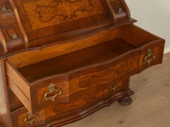 Commode secrétaire italienne, vers les années 1920.