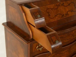 Commode secrétaire italienne, vers les années 1920.