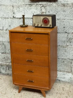 Commode, semainier, chiffonnier vintage de style scandinave