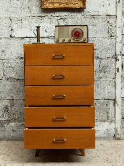 Commode, semainier, chiffonnier vintage de style scandinave